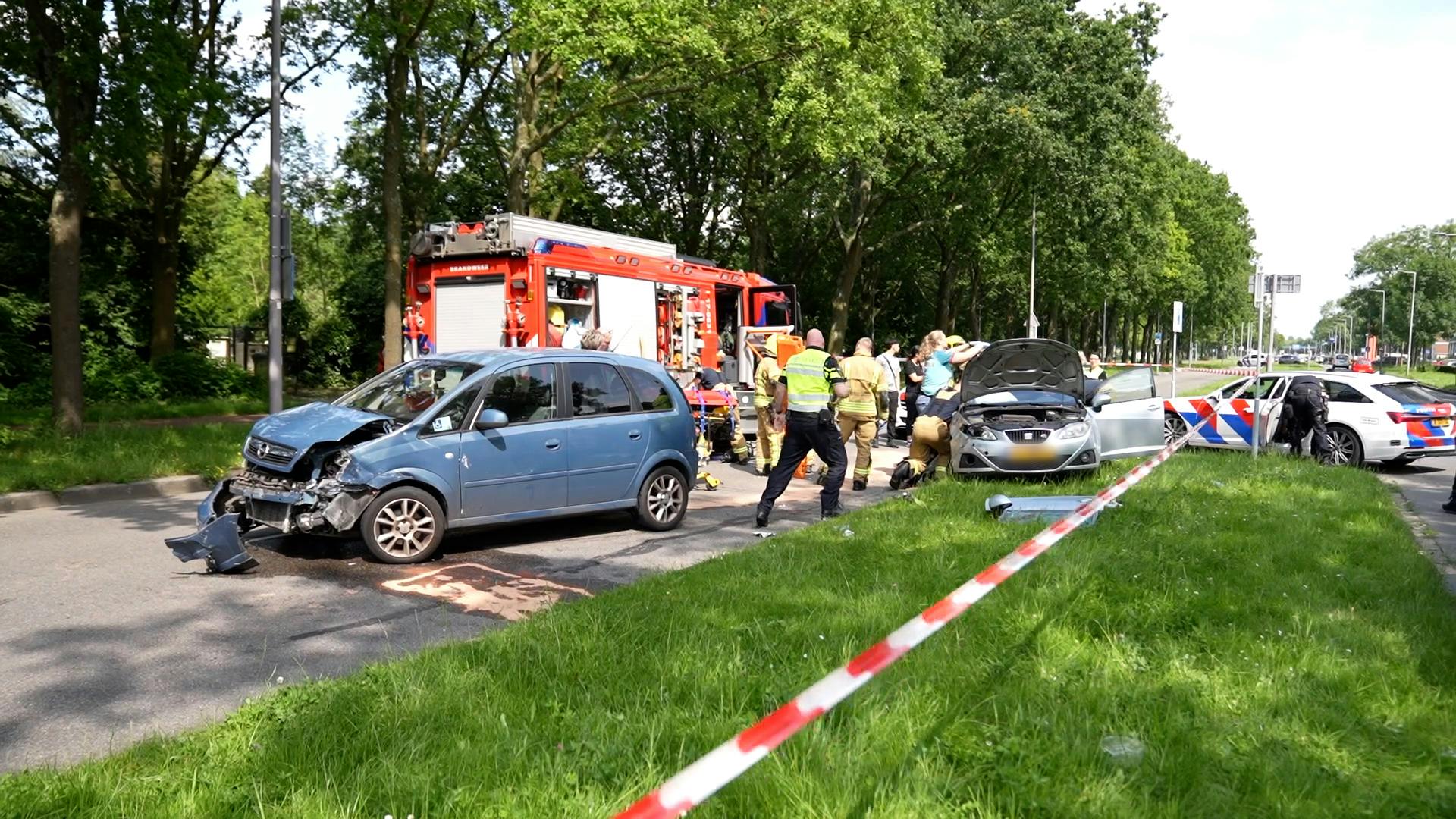 Veel Schade En Meerdere Gewonden Bij Aanrijding In Rotterdam